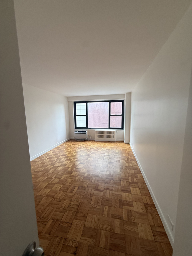 Fourth Avenue - Photo 1