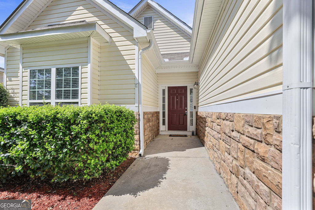 35 Bedford Park Drive - Photo 3