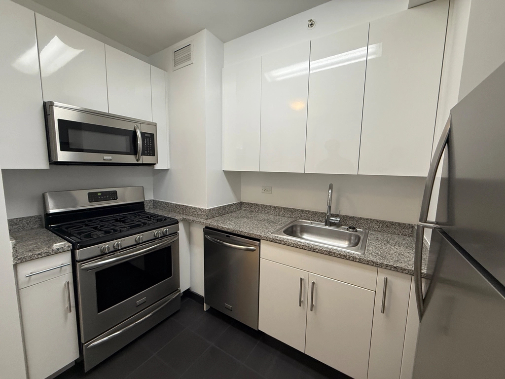 West 37th Street - Photo 3