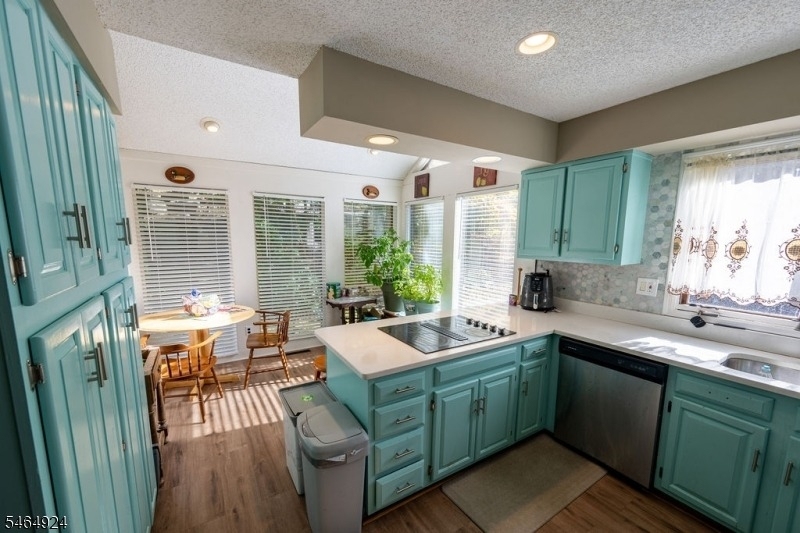 13 Village Way - Photo 18