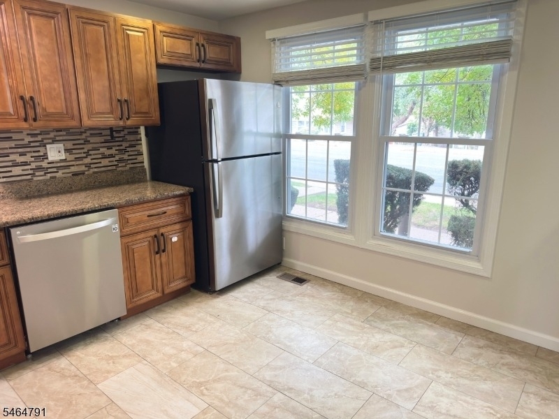 852 Valley St - Photo 4