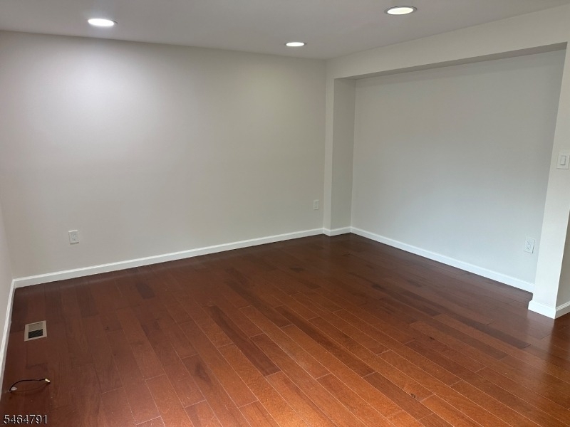 852 Valley St - Photo 7