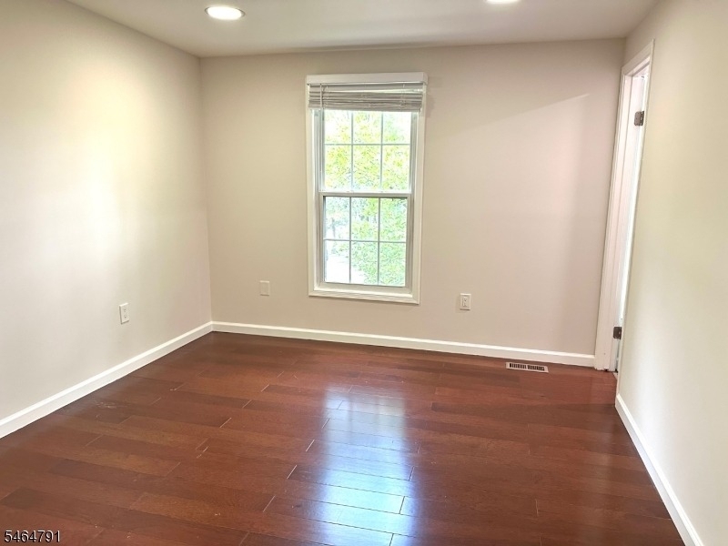 852 Valley St - Photo 19