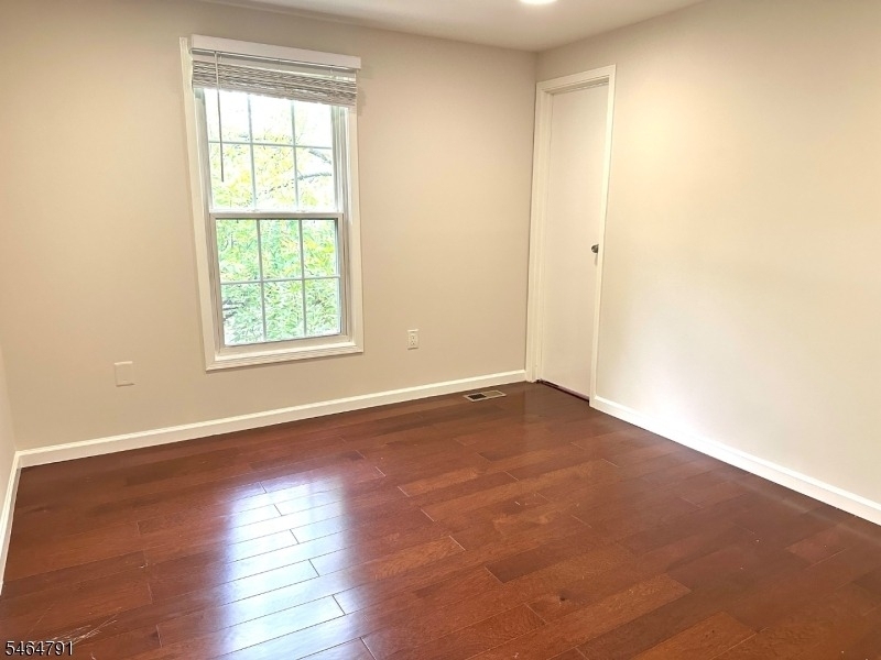 852 Valley St - Photo 18