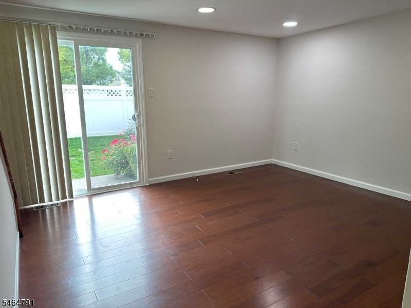 852 Valley St - Photo 6