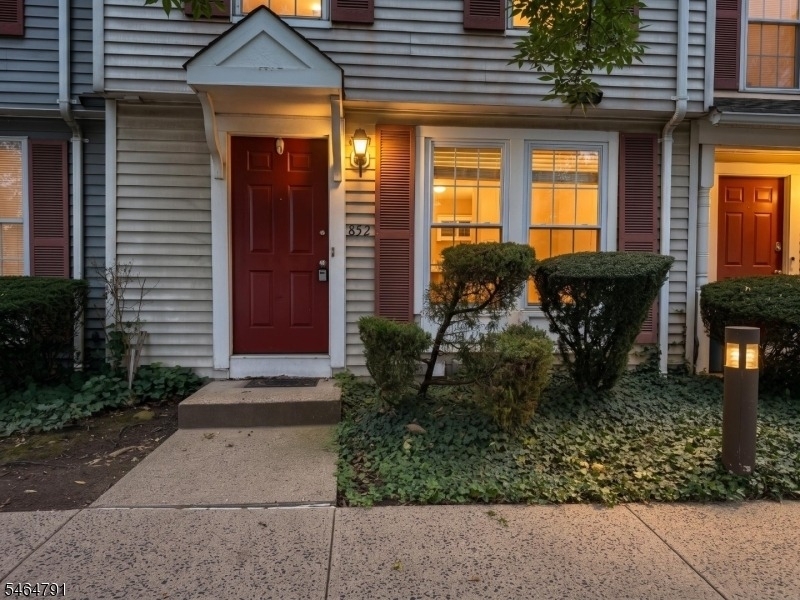 852 Valley St - Photo 0