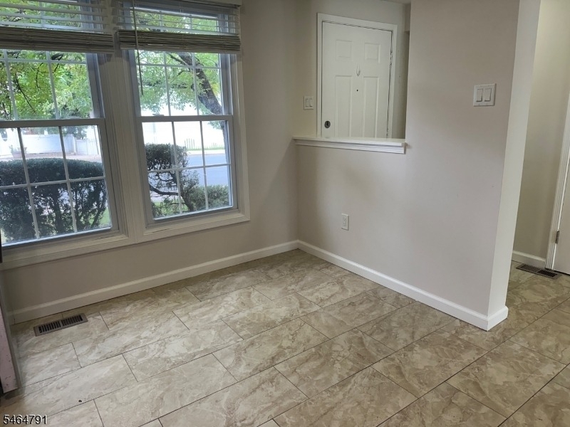 852 Valley St - Photo 5