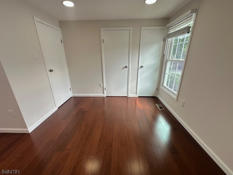 852 Valley St - Photo 11