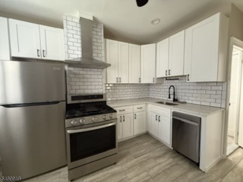 44 Dawson St - Photo 2
