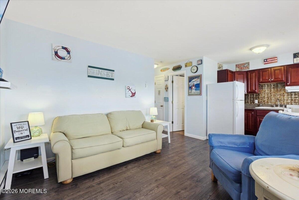 201 Sheridan Avenue - Photo 8