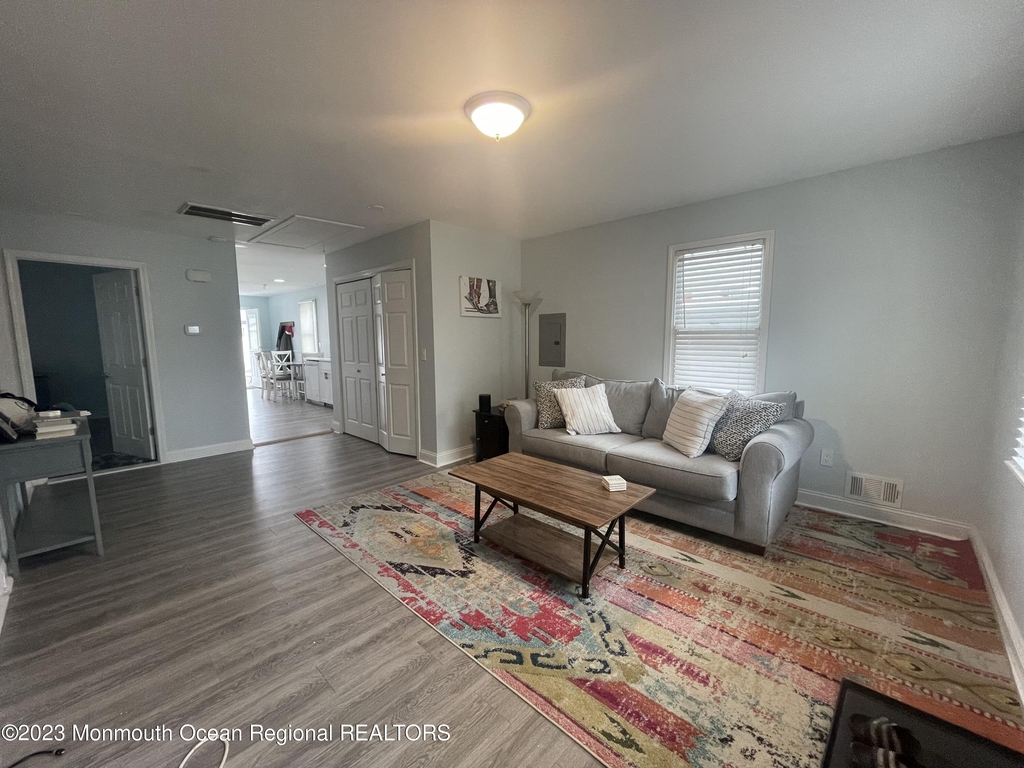 3136 Hiawatha Avenue - Photo 7
