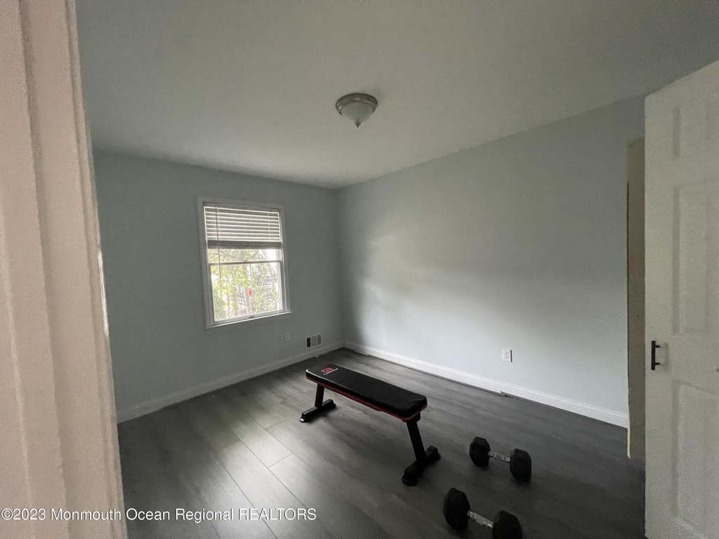 3136 Hiawatha Avenue - Photo 11