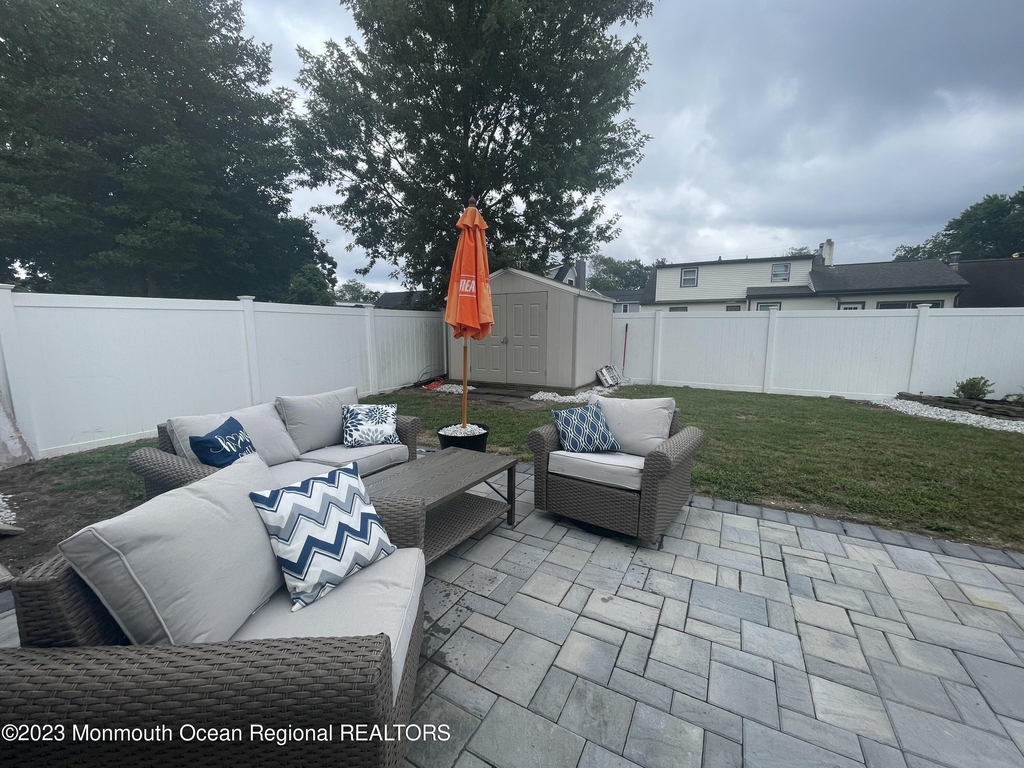 3136 Hiawatha Avenue - Photo 1