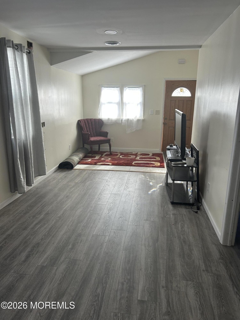 75 Shore Boulevard - Photo 2