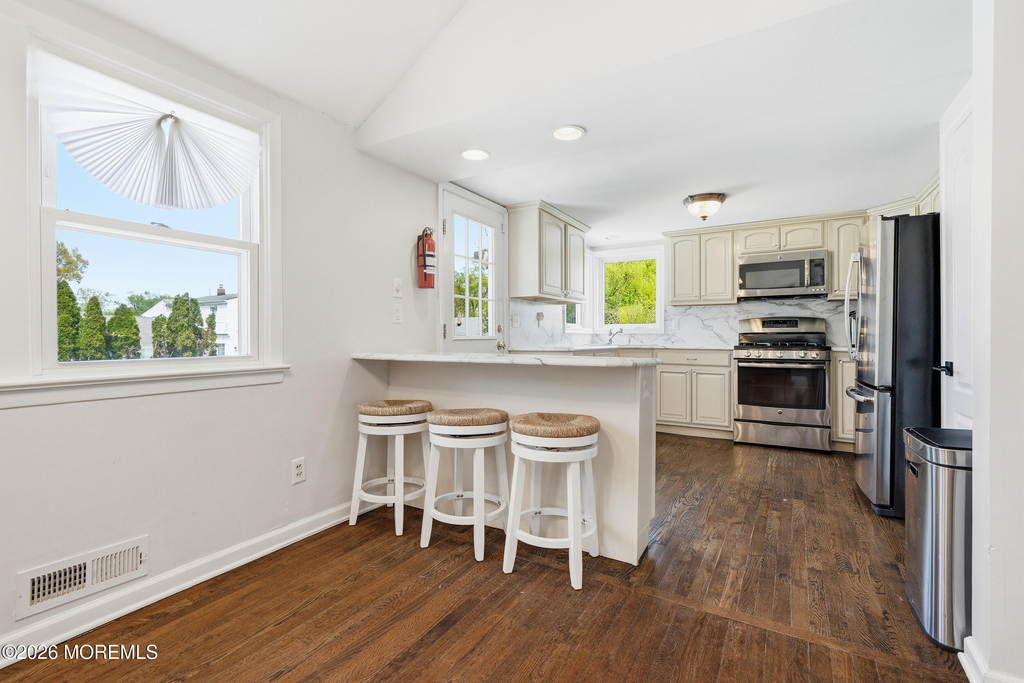 4 Cheryl Drive - Photo 8