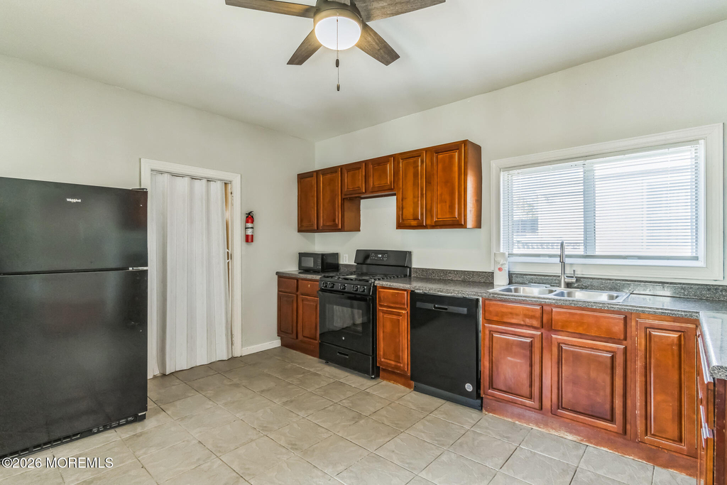 192 Broad Street - Photo 1