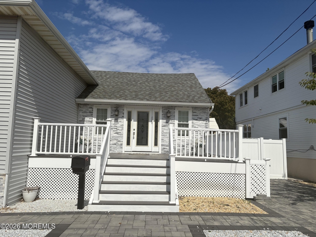 114 Sampson Avenue - Photo 0