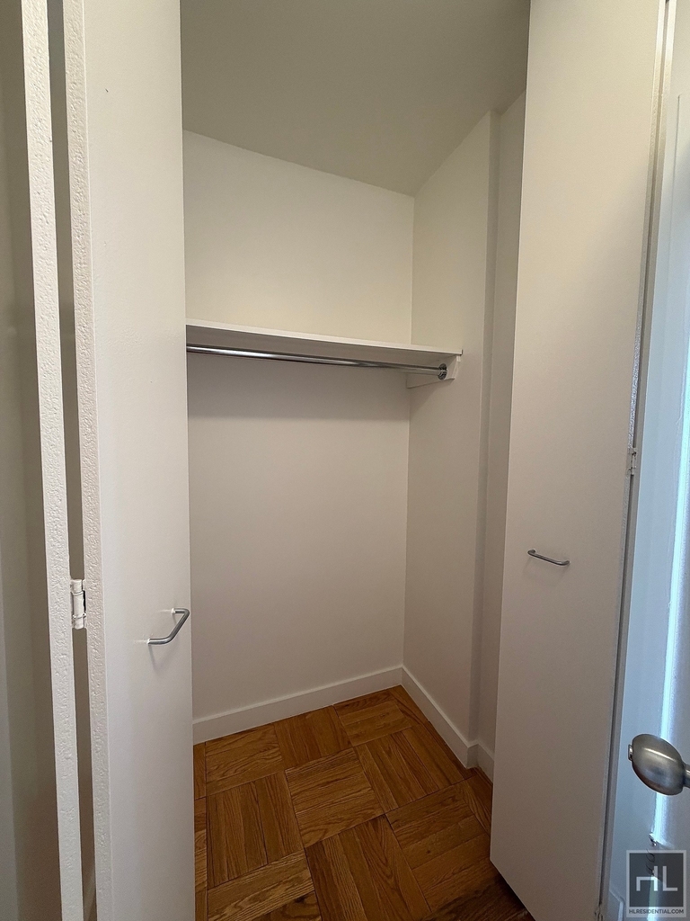 Fourth Avenue - Photo 6