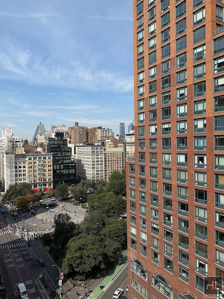 Fourth Avenue - Photo 7