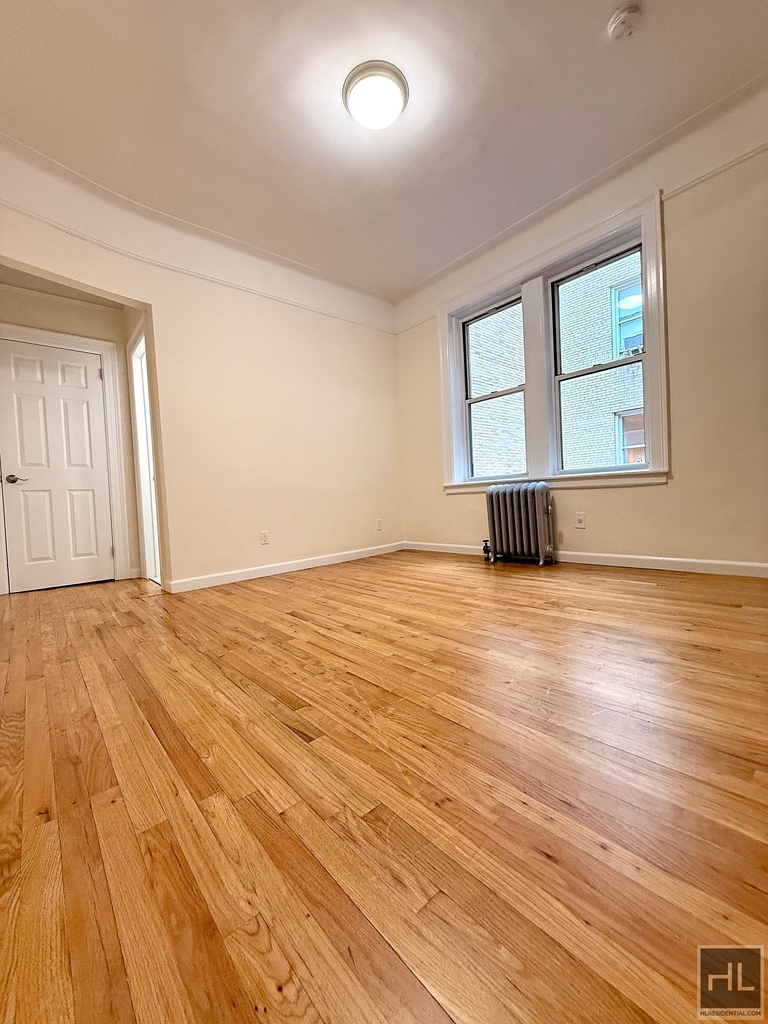 West 13 Street - Photo 4