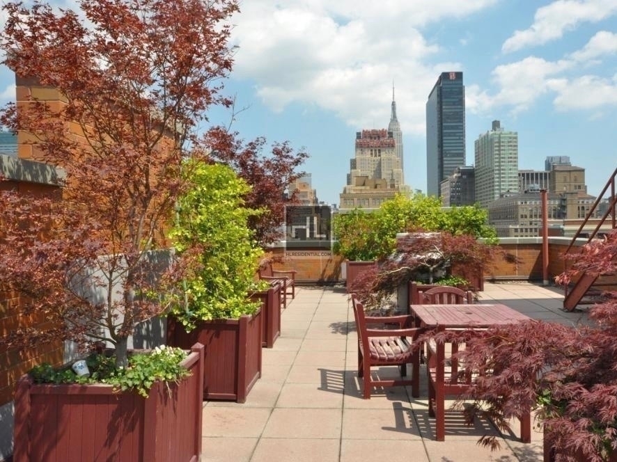 West 35th Street - Photo 4