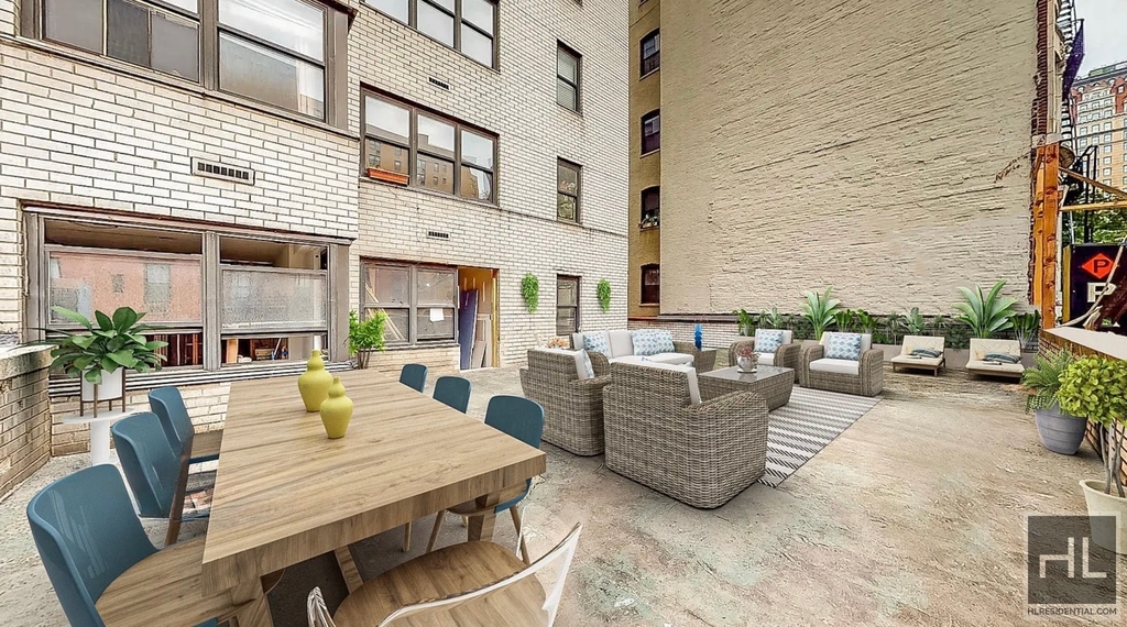 E 16 St - Photo 2