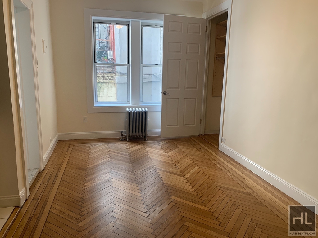 West 13 Street - Photo 1