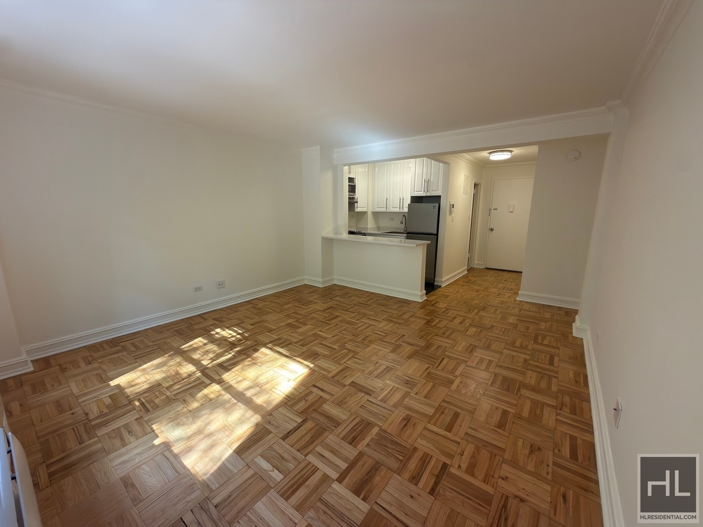 West 16 Street - Photo 1