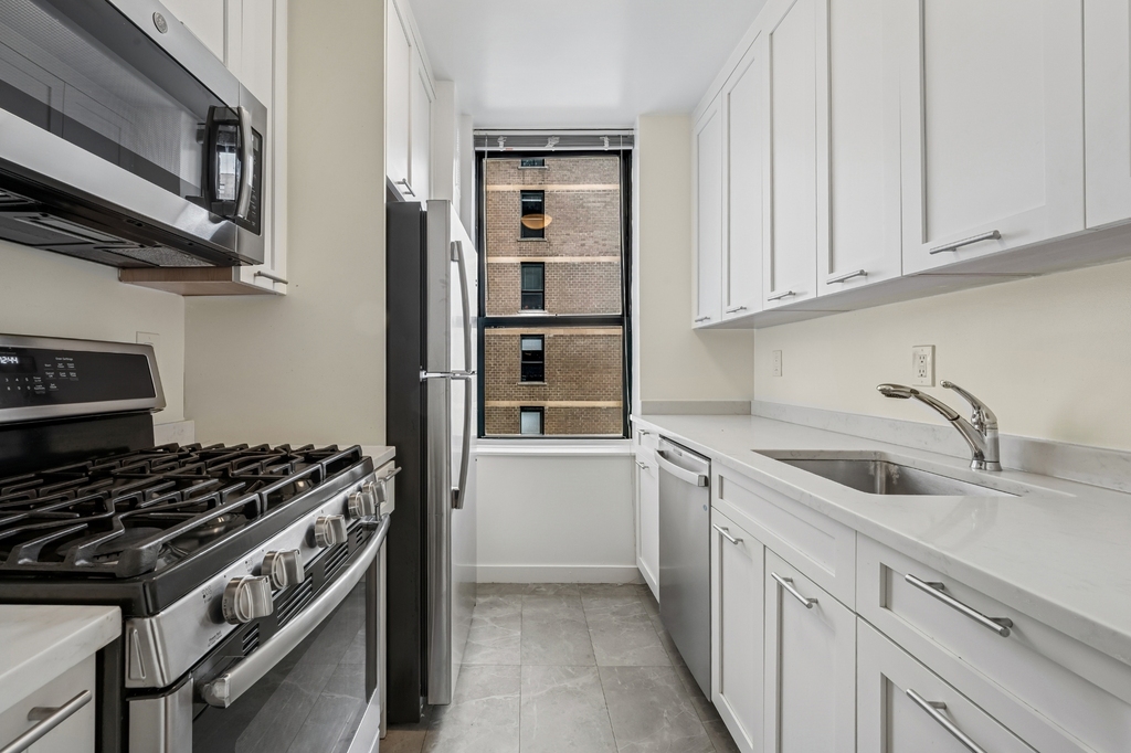 West 87th Street - Photo 5