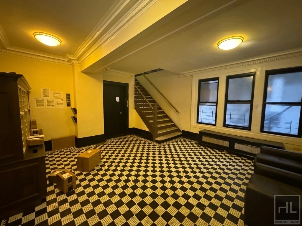 West 10th Street - Photo 5