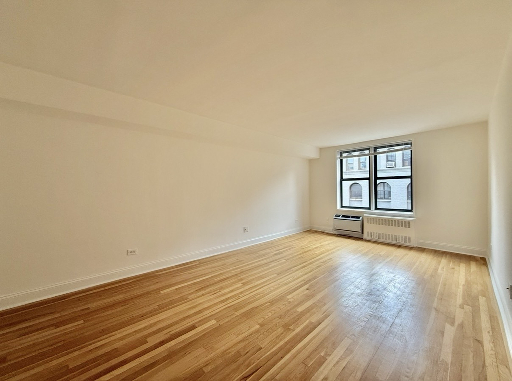 West 16th Street - Photo 0