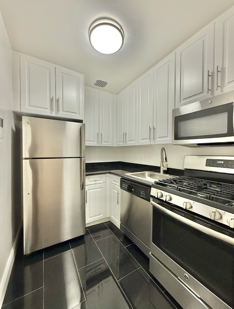 West 16th Street - Photo 1