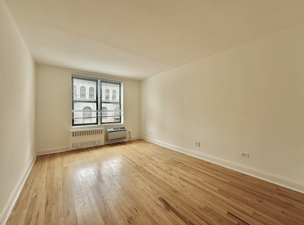 West 16th Street - Photo 4