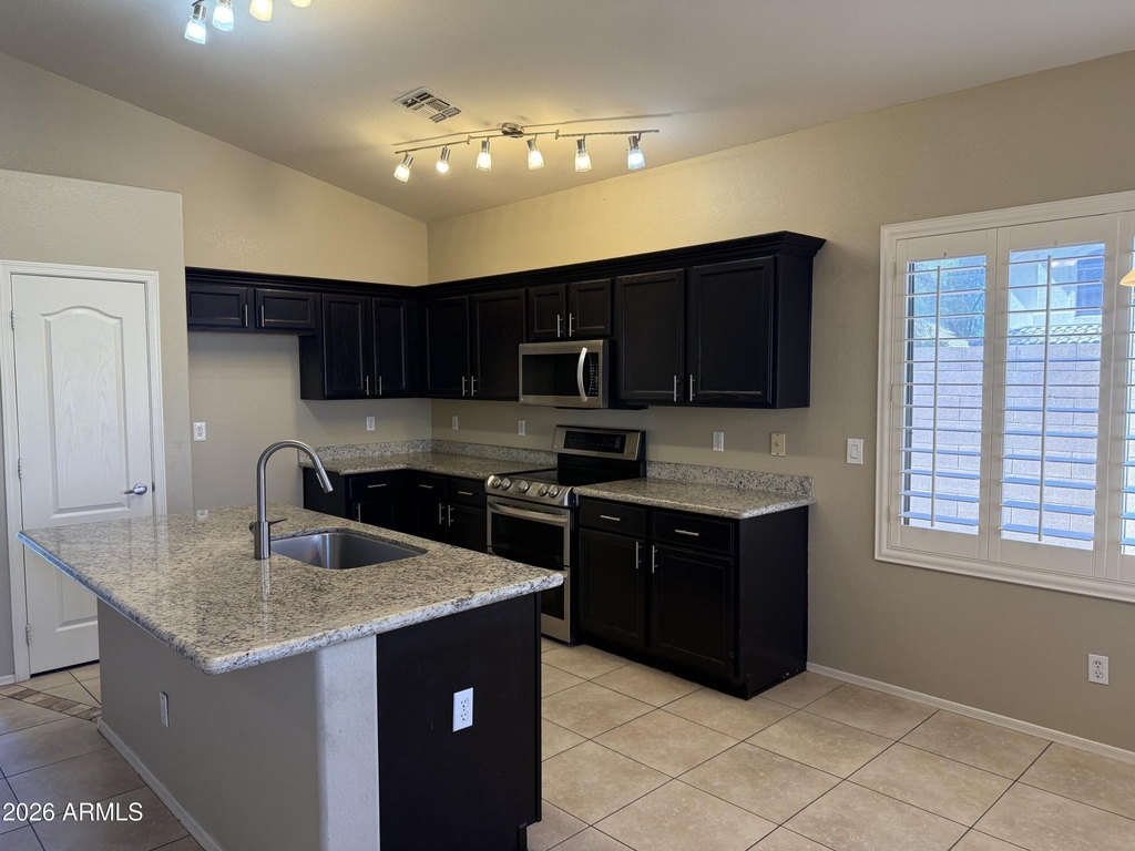 6668 W Rose Garden Lane - Photo 5