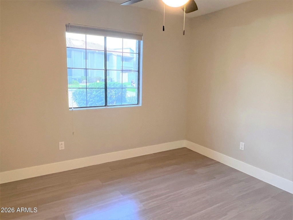 533 W Guadalupe Road - Photo 10