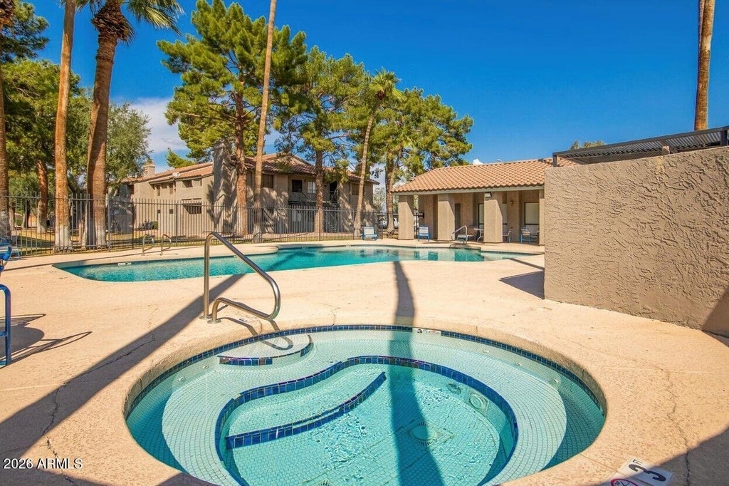 533 W Guadalupe Road - Photo 17