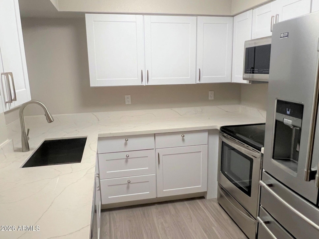 533 W Guadalupe Road - Photo 4