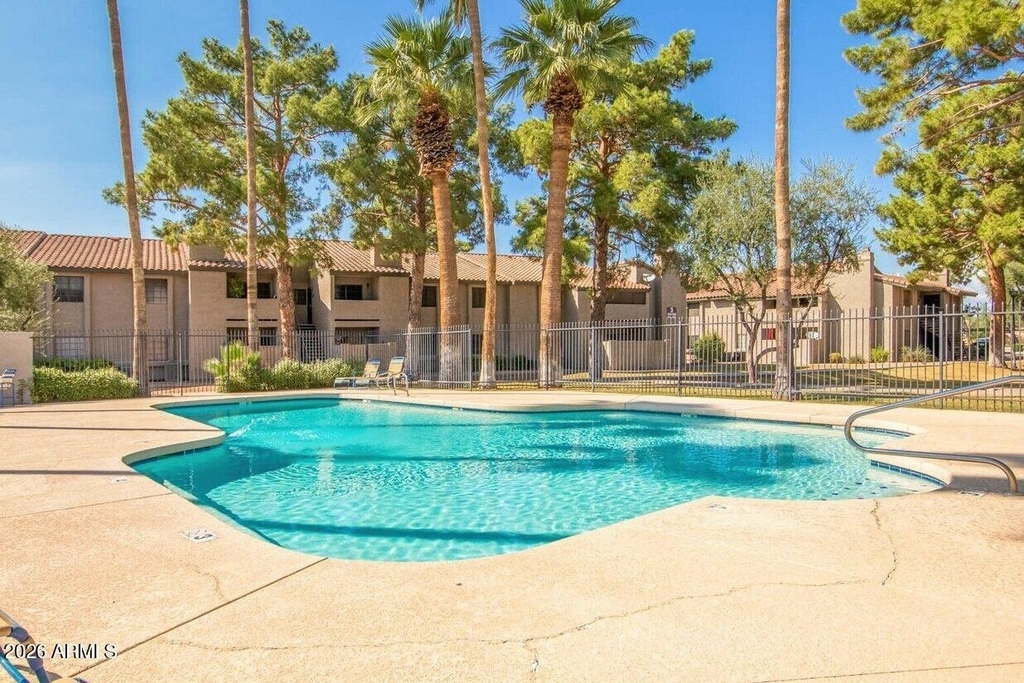 533 W Guadalupe Road - Photo 0