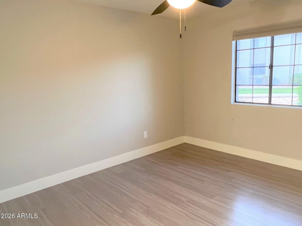 533 W Guadalupe Road - Photo 11