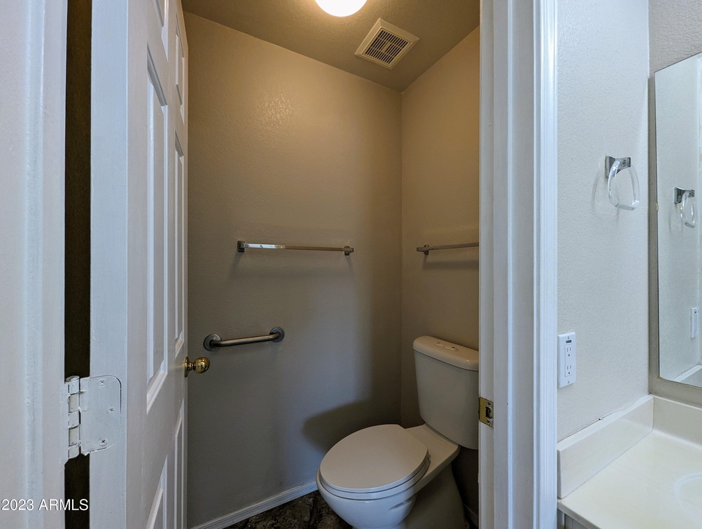 1902 N Barkley -- - Photo 32