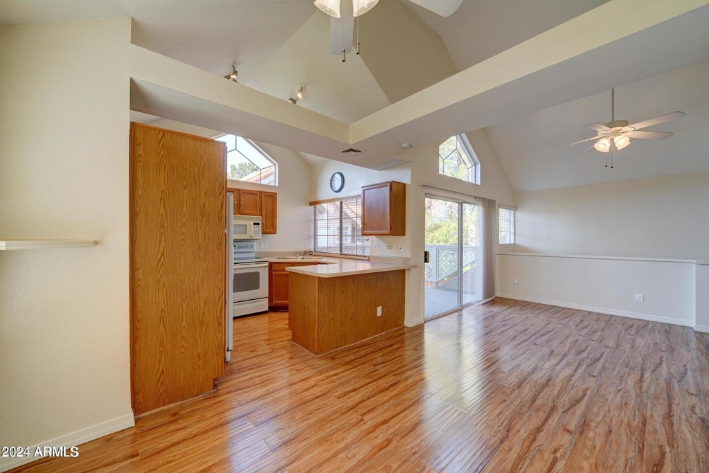 1633 E Lakeside Drive - Photo 10