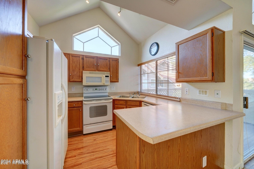 1633 E Lakeside Drive - Photo 8