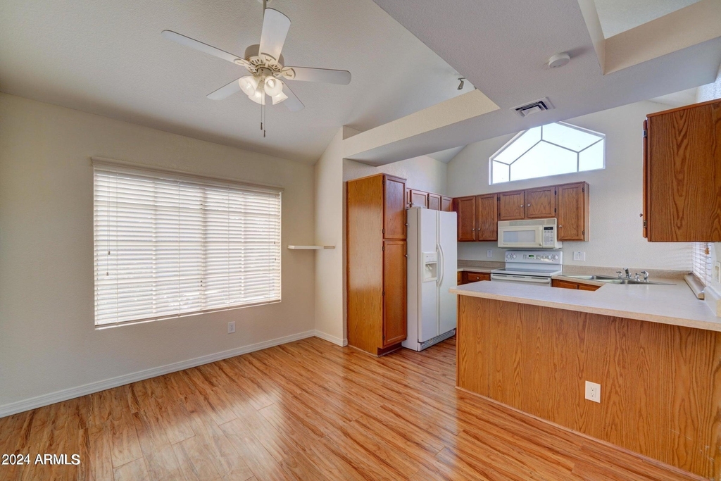 1633 E Lakeside Drive - Photo 7