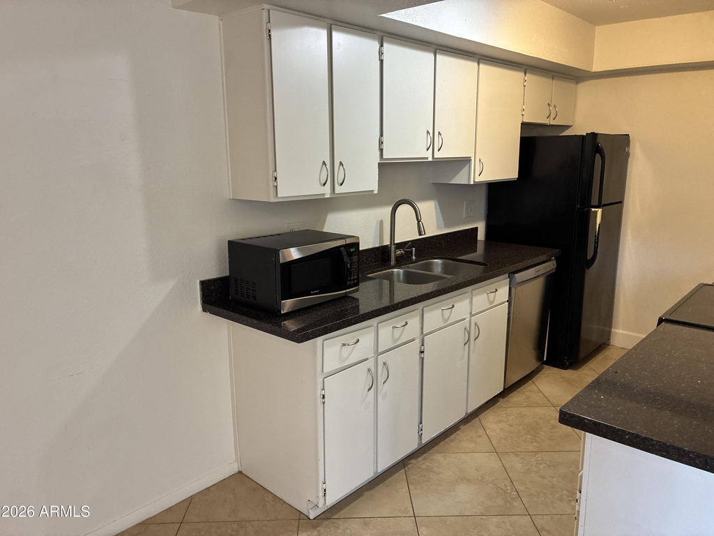 6009 W Townley Avenue - Photo 8