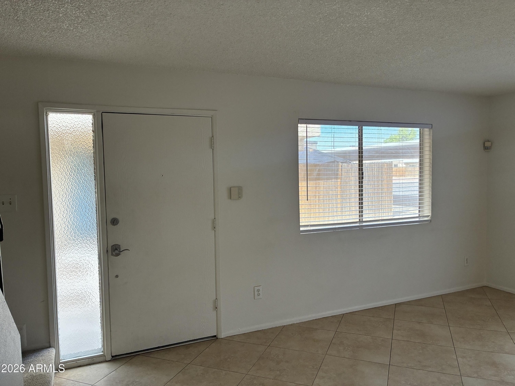 6009 W Townley Avenue - Photo 3