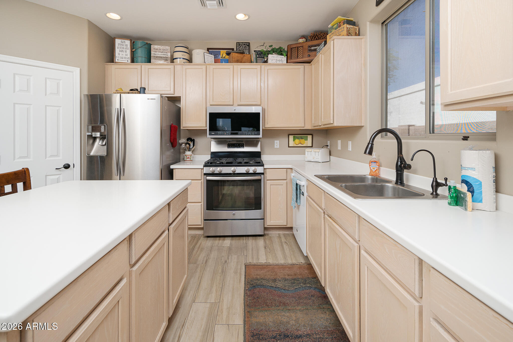 6037 W Robin Lane - Photo 7