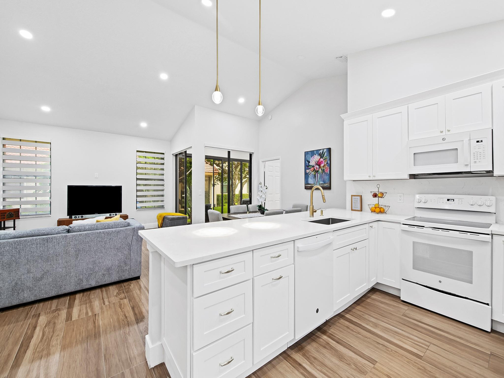 8292 Waterline Drive - Photo 3
