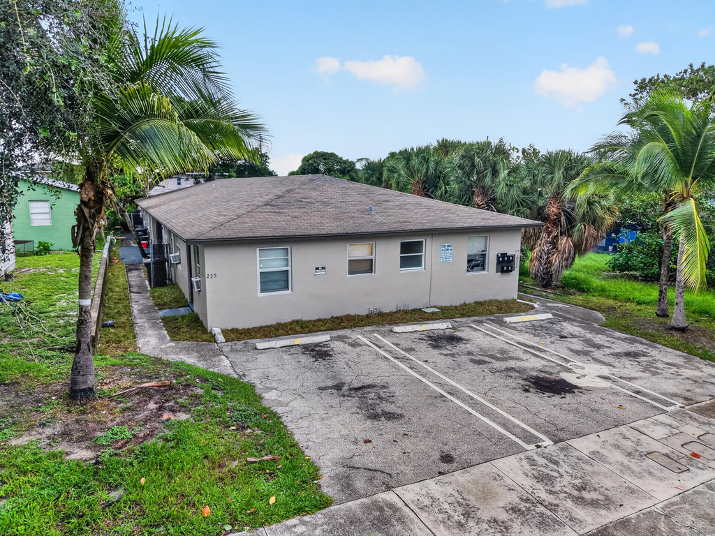 633 10th Street - Photo 0