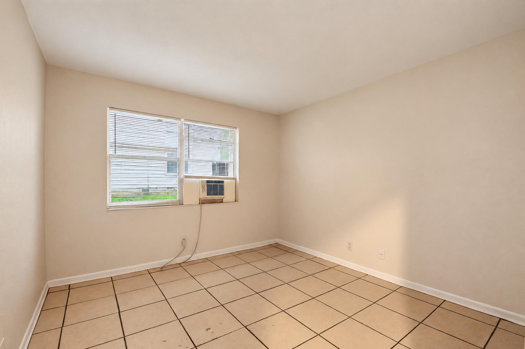 633 10th Street - Photo 6