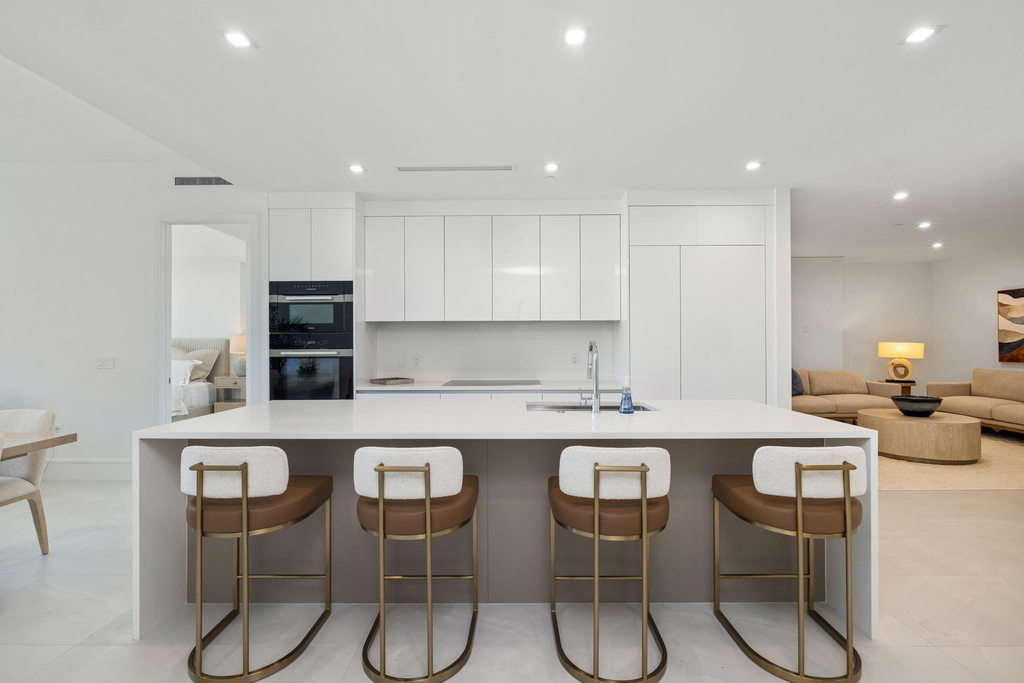 220 Lake Shore Drive - Photo 2